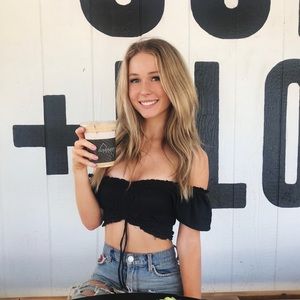 Meet your Posher, Danika